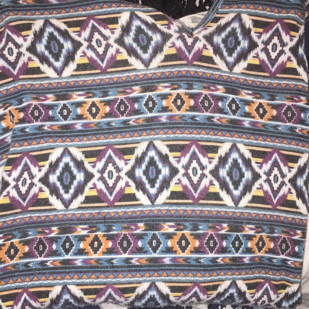 Hooded Aztec pattern poncho - Picture 3 of 3